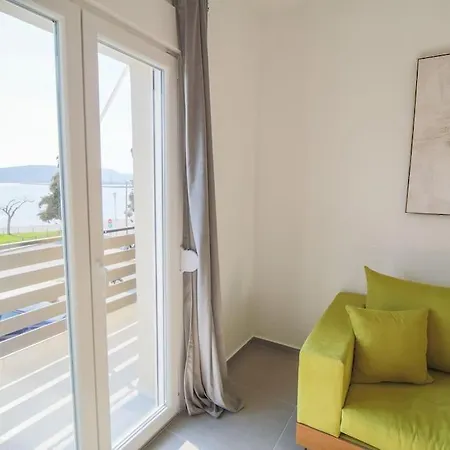 *oasis* View Jacuzzi New Vólos